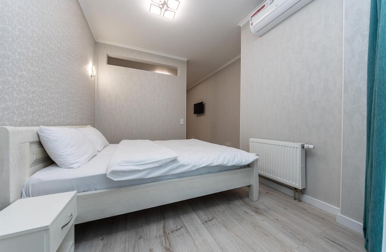 Flatrent Drahomanova 2A Lägenhet Kiev Exteriör bild