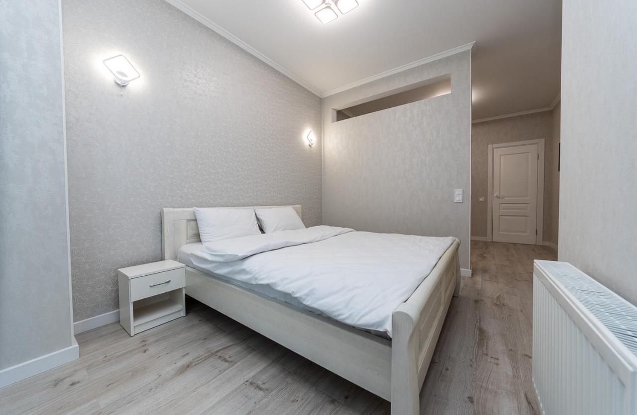 Flatrent Drahomanova 2A Lägenhet Kiev Exteriör bild