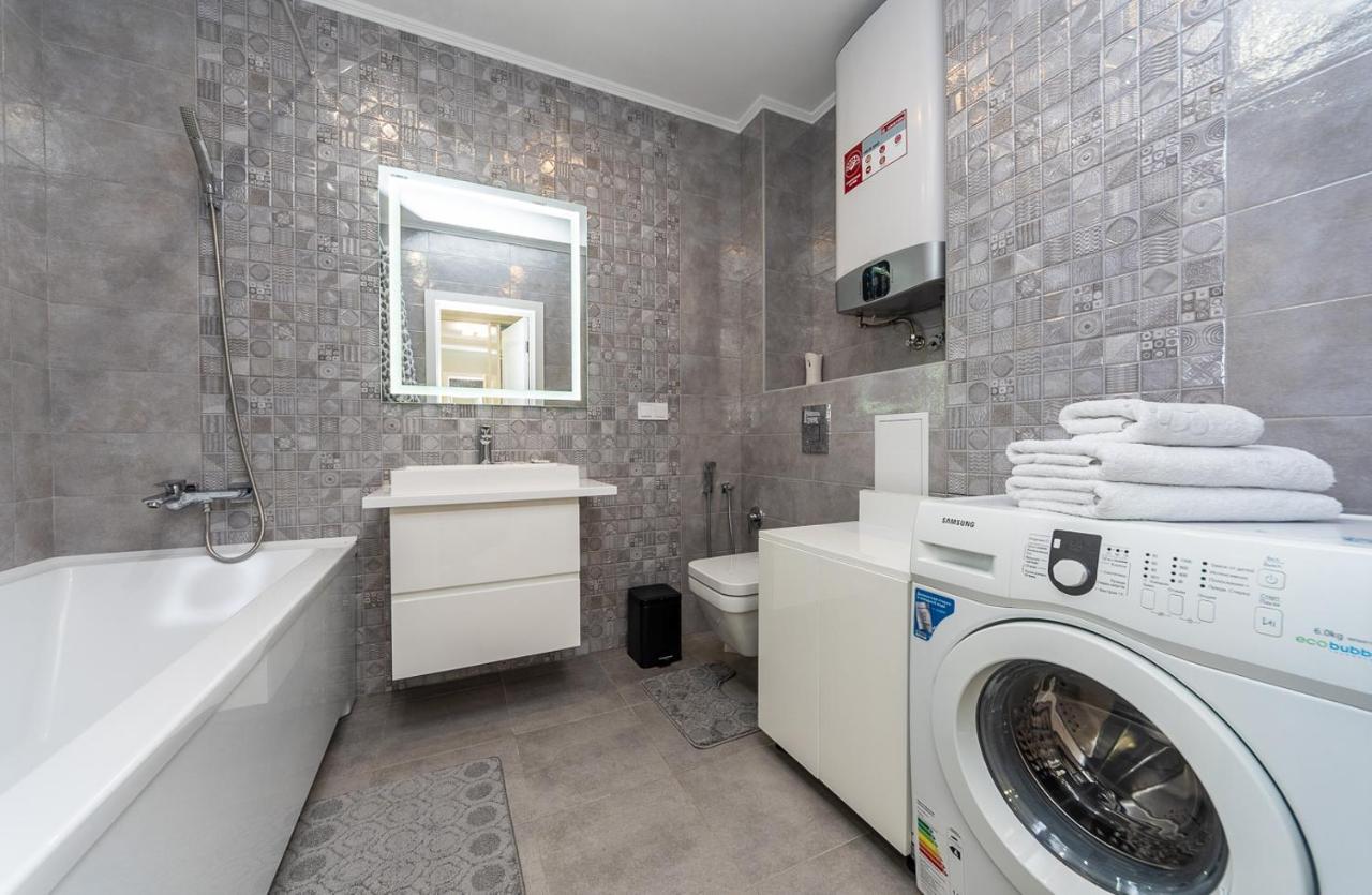 Flatrent Drahomanova 2A Lägenhet Kiev Exteriör bild