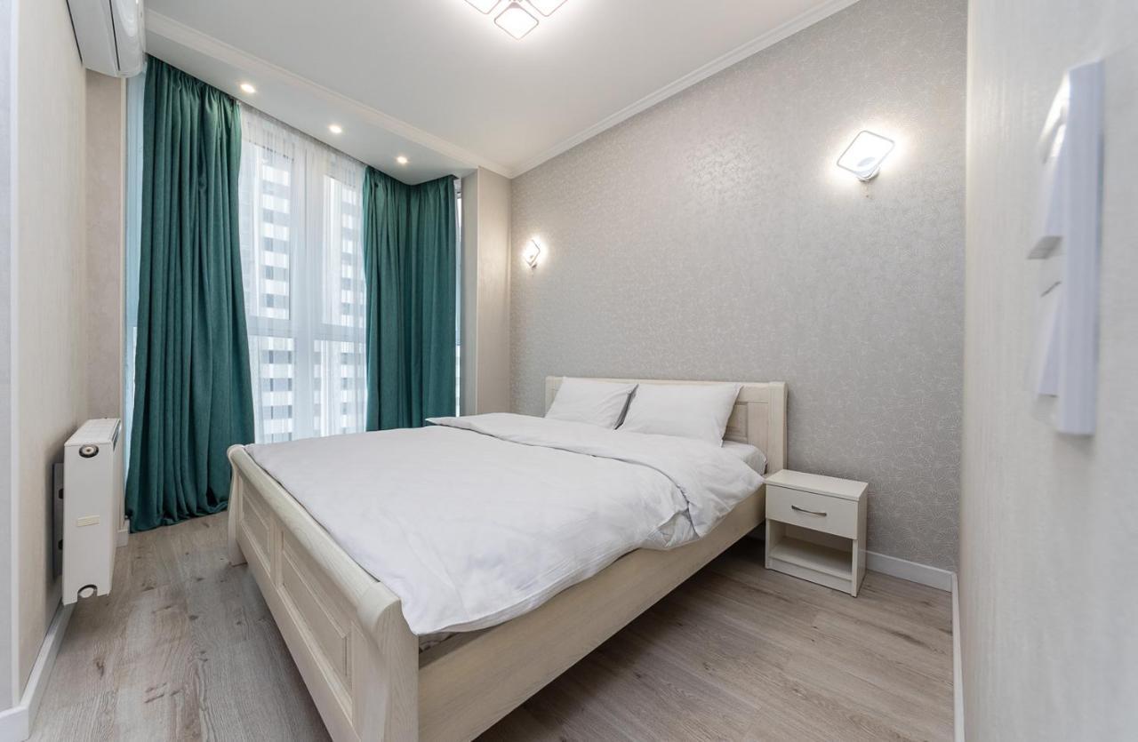Flatrent Drahomanova 2A Lägenhet Kiev Exteriör bild