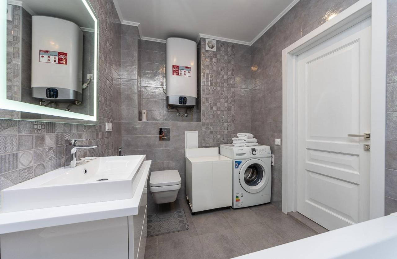 Flatrent Drahomanova 2A Lägenhet Kiev Exteriör bild