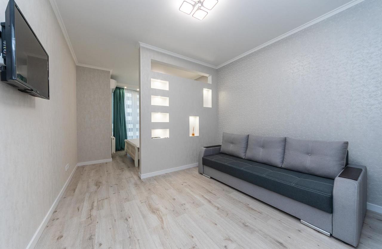 Flatrent Drahomanova 2A Lägenhet Kiev Exteriör bild