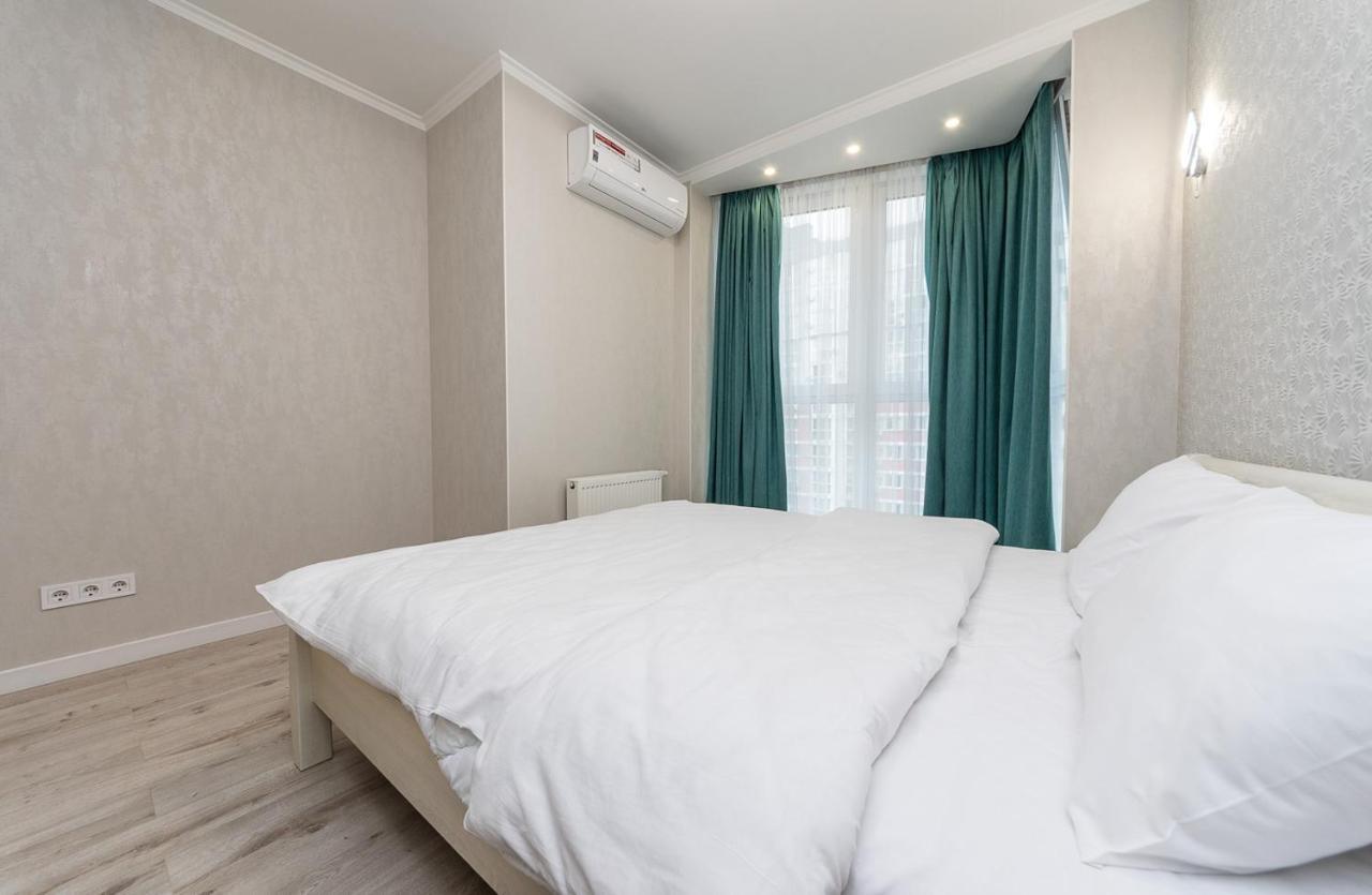 Flatrent Drahomanova 2A Lägenhet Kiev Exteriör bild