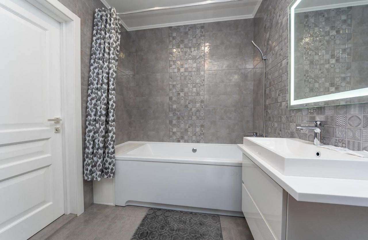 Flatrent Drahomanova 2A Lägenhet Kiev Exteriör bild