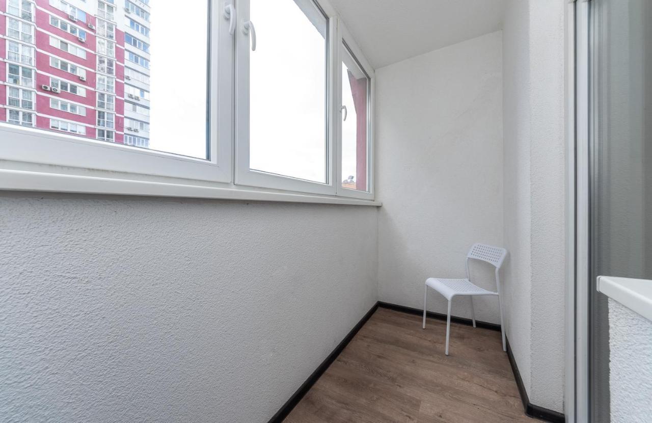 Flatrent Drahomanova 2A Lägenhet Kiev Exteriör bild