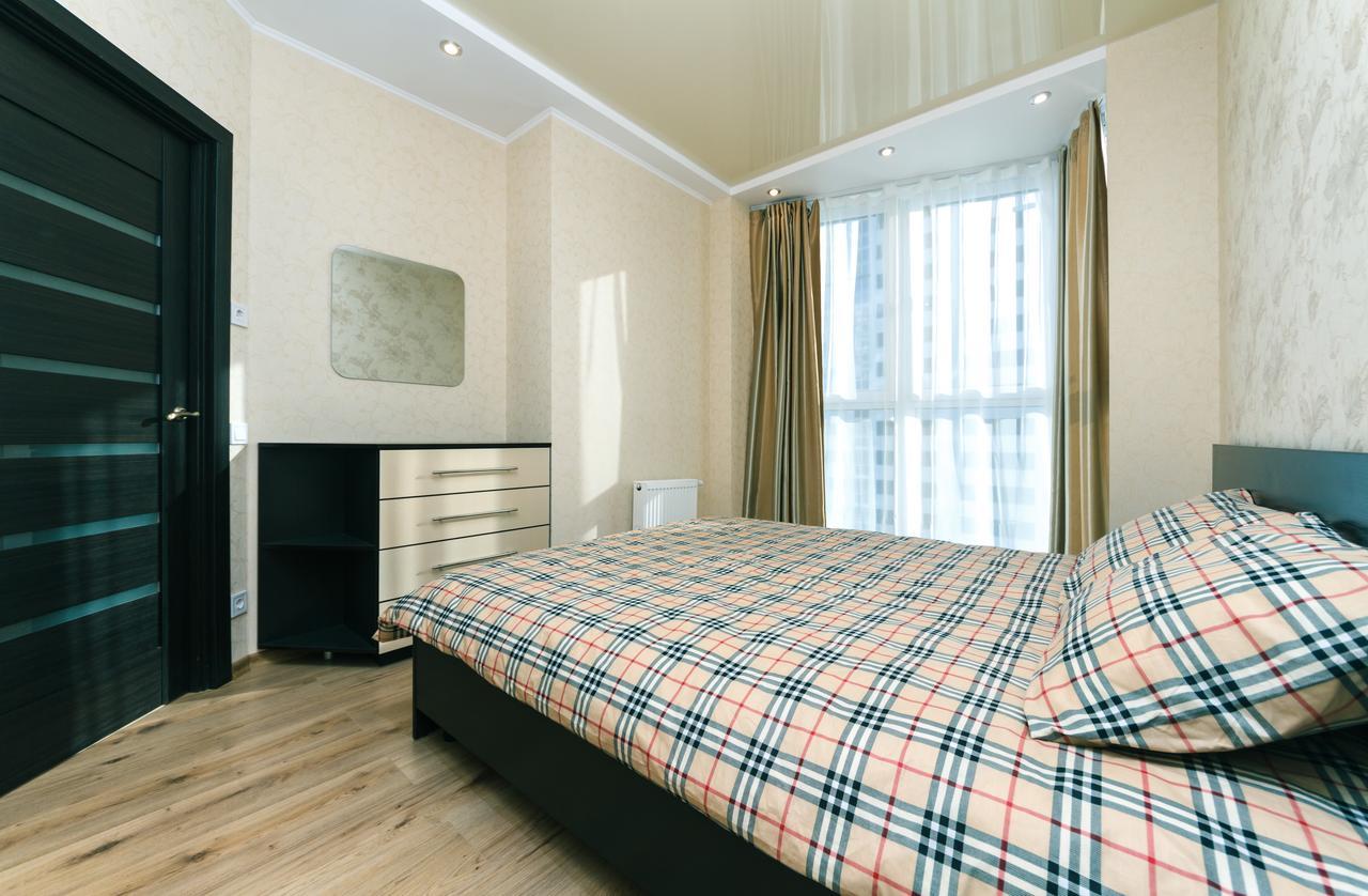 Flatrent Drahomanova 2A Lägenhet Kiev Exteriör bild